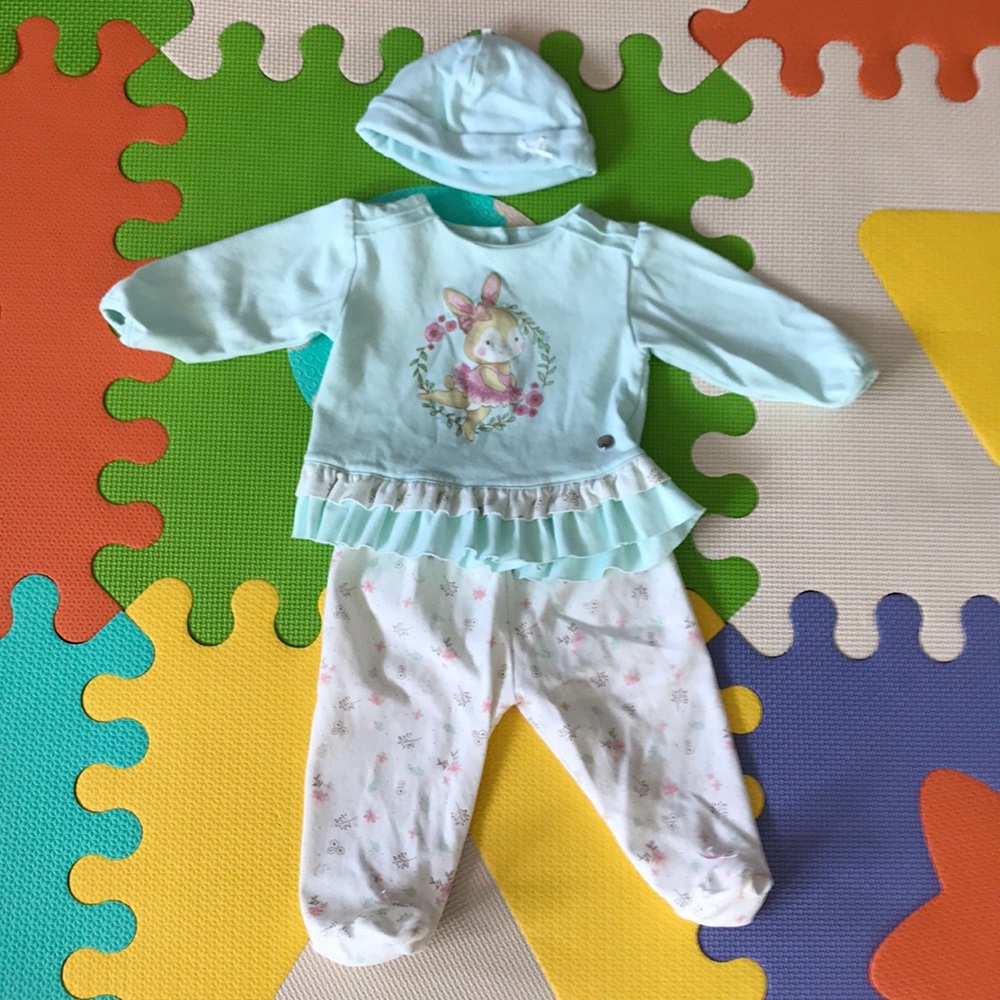 Cute baby outfit with beanie